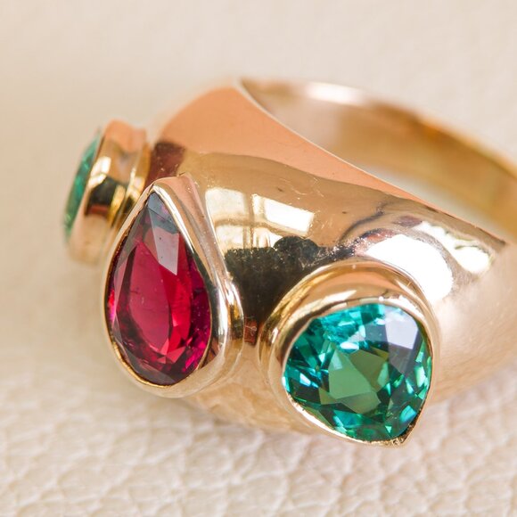 Three-Stone Tourmaline Dome Ring – 14 k Gold, Size 6¼ - Picture 9 of 15
